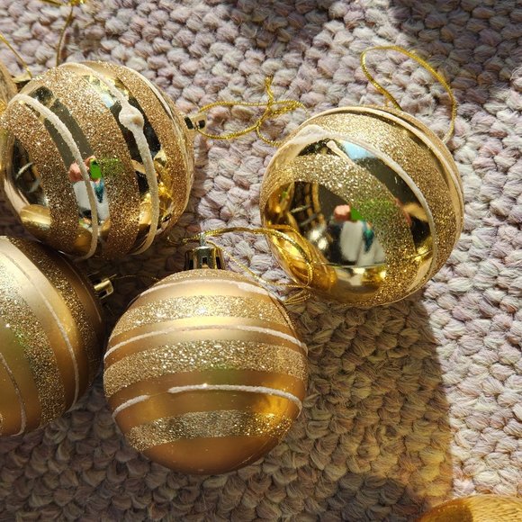 Christmas Tree Balls Ornaments - Picture 2 of 8